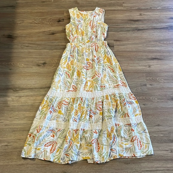 Jessica Simpson Yellow & Green Leaf Printed Cut-Out Maxi Dress w/ Crochet Tiers - Picture 4 of 14